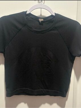 lululemon athletica Black Short Sleeve Crop Top